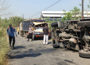 Personel Polsek Solokuro bersama Unit Gakkum Satlantas Polres Lamongan Gerak Cepat Tangani Laka Lantas