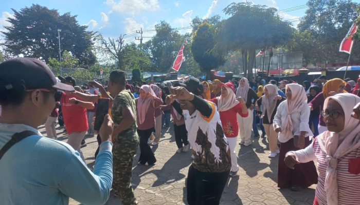 Koramil Tanah Merah Amankan Senam Bersama dan Jalan Sehat HUT ke-81 Kemerdekaan RI