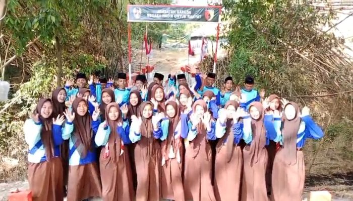 Jembatan Baru, Langkah Baru: Senyum Siswa Torjun Terima Kasih TNI