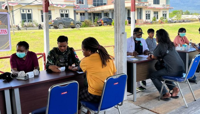 Satgas Pamtas Yonif 645/Gty Bersama Puskesmas Elelim Gelar Yankes Gratis Bagi Masyarakat Distrik Elelim