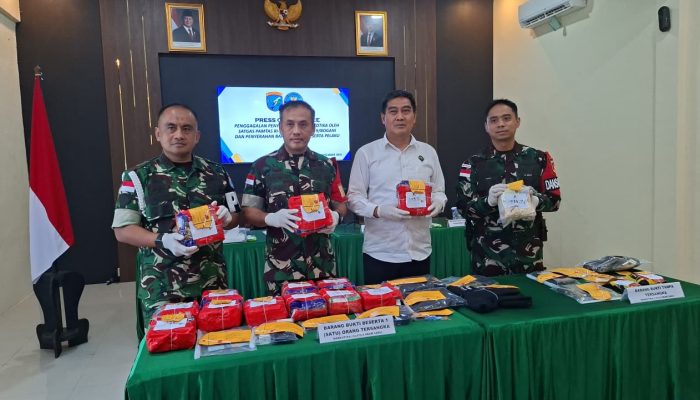 Satgas Pamtas RI-Malaysia Yonarmed 19/Bogani Serahkan 16,4 Kg Sabu ke BNNP Kalbar