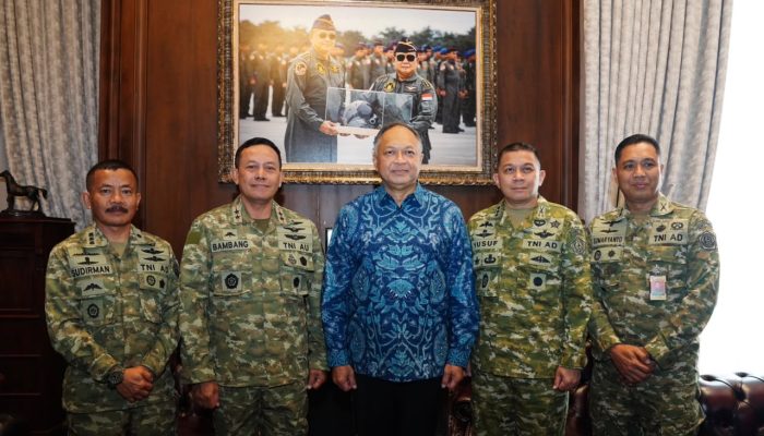 Wadan Kodiklat TNI Anjangsana ke Eks Kasau Fadjar Prasetyo, Pererat Silaturahmi Sesepuh TNI