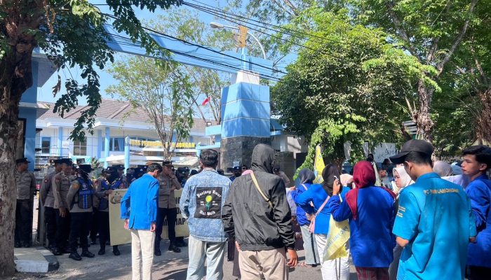 Demo PMII Lamongan di Halaman Dinas Pendidikan, Tuntut Audit Dana PIP dan Bersihkan Praktik Pemotongan