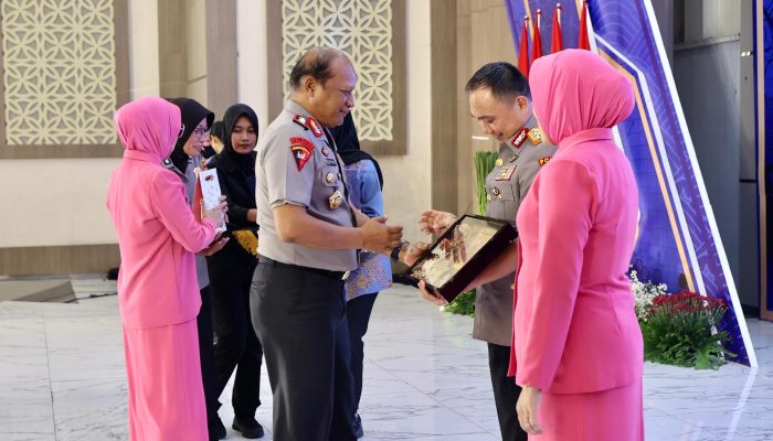 Keluarga Besar Polda Jatim Lepas Irjen Pol. Pasma Royce Emban Amanah sebagai Kapolda Bali
