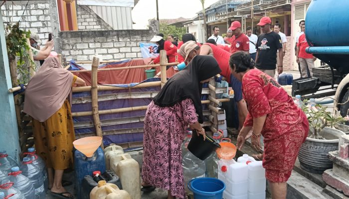 LSM Cakrawala Keadilan dan SMSI Lamongan Salurkan 25 Ribu Liter Air Bersih untuk Warga Terdampak Kekeringan