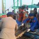 Polres Lamongan Bantu Evakuasi Jenazah ABK KM Mayangsari II Yang Meninggal Dunia Di Perairan Masalembo