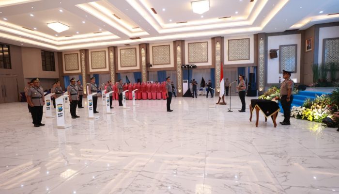 Kapolda Jatim Lantik Wakapolda Baru dan Pimpin Sertijab Sejumlah Kapolres Jajaran
