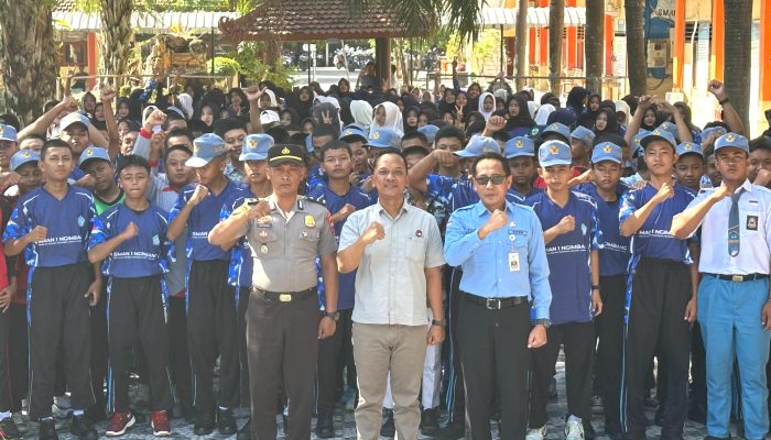 Satresnarkoba Polres Lamongan Edukasi Ratusan Pelajar SMAN 1 Ngimbang tentang Bahaya Narkoba