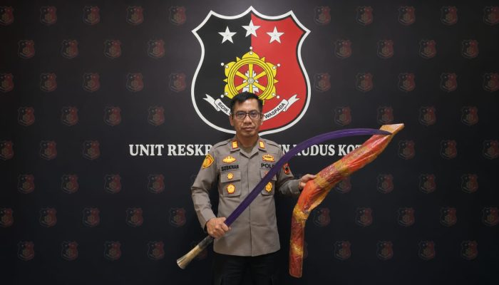 Polisi Gagalkan Pengiriman Klewang 1,3 Meter ke Remaja di Kudus, Terungkap Dibeli Lewat Marketplace untuk Koleksi