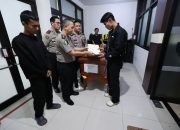 Tim DVI Polda Jatim Serahkan Dua Jenazah Korban KM Mutiara Sentosa II kepada Keluarga
